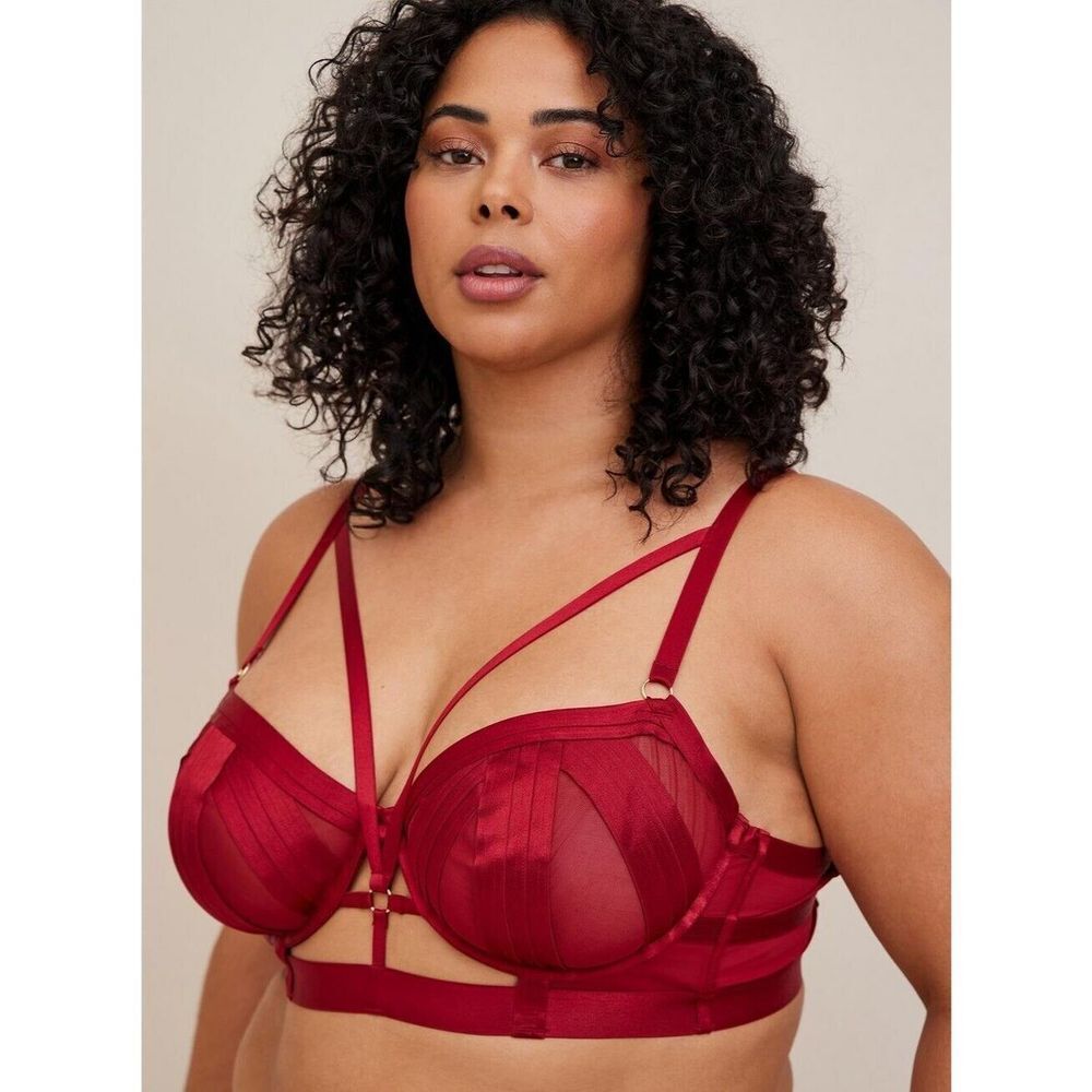 Torrid Cut Out Strappy Longline Bra Size 3 Red Curve Sexy Lingerie‎ Valentine's